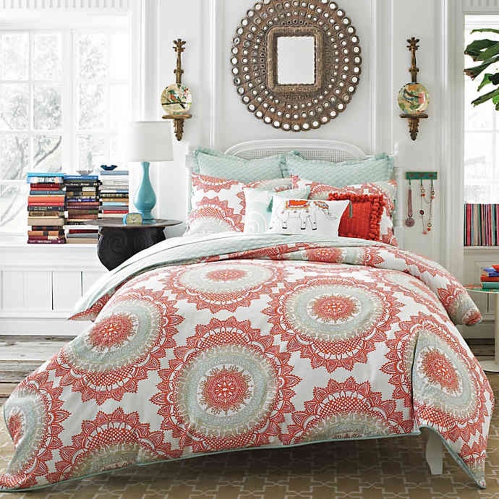 COMFORTER Anthology Bungalow and Pillow